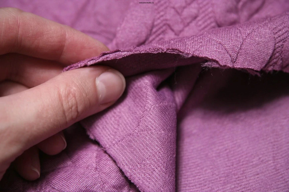 Pletenina copánky lila se starorůžovým nádechem