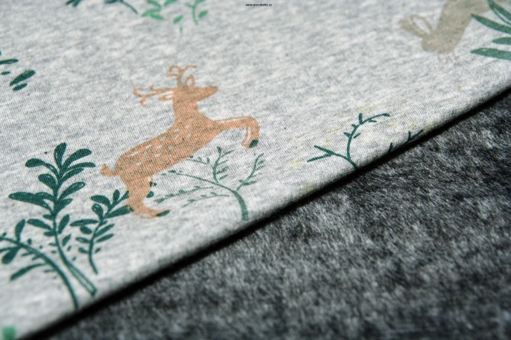 Warmkeeper jelen na šedém melé