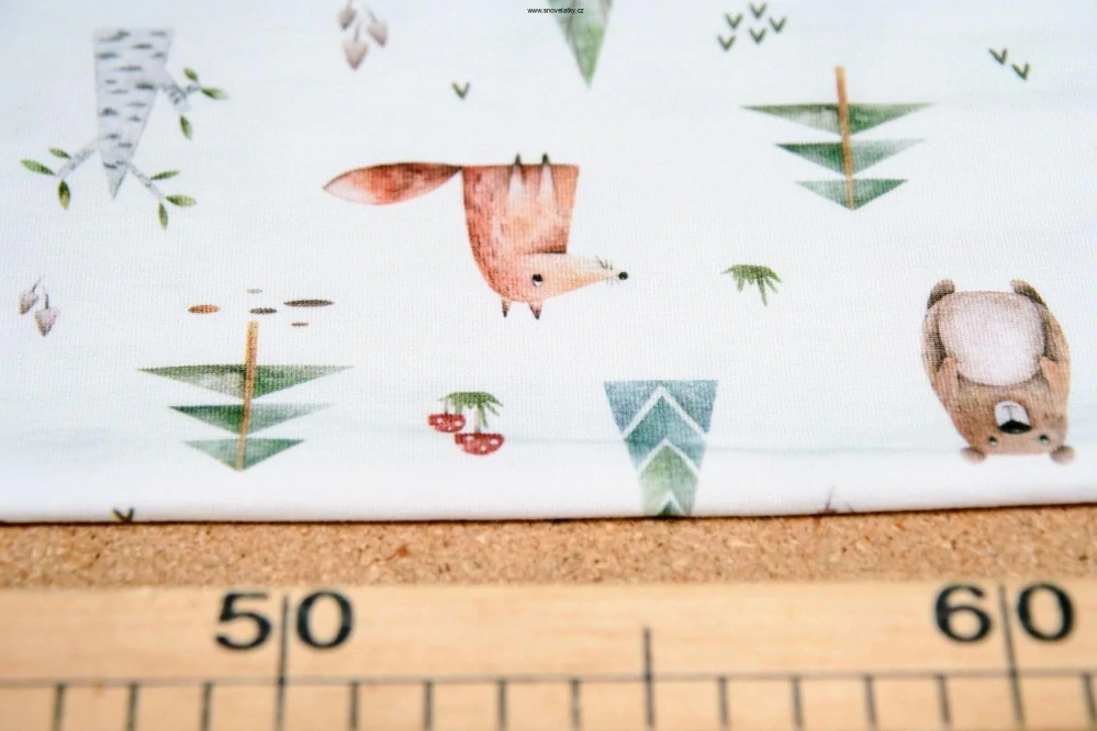 Úplet potisk lesní žvířátka na světlé