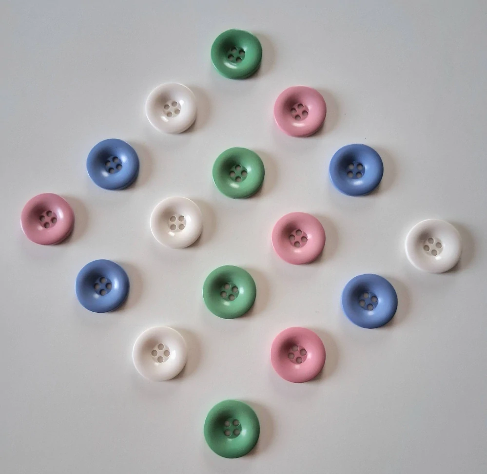 Knoflík plastový modrý 34mm