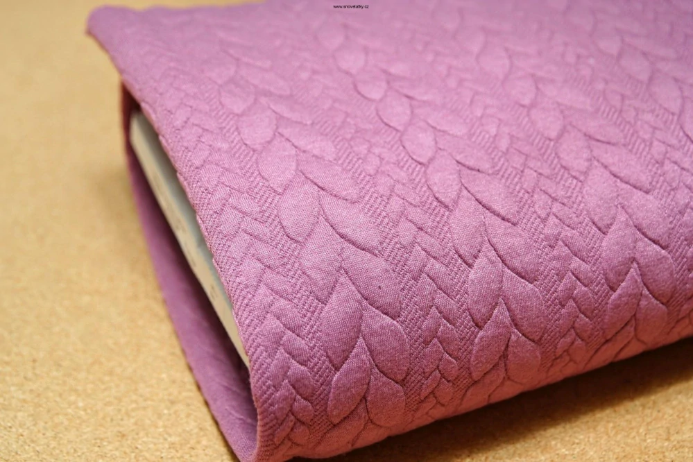 Pletenina copánky lila se starorůžovým nádechem