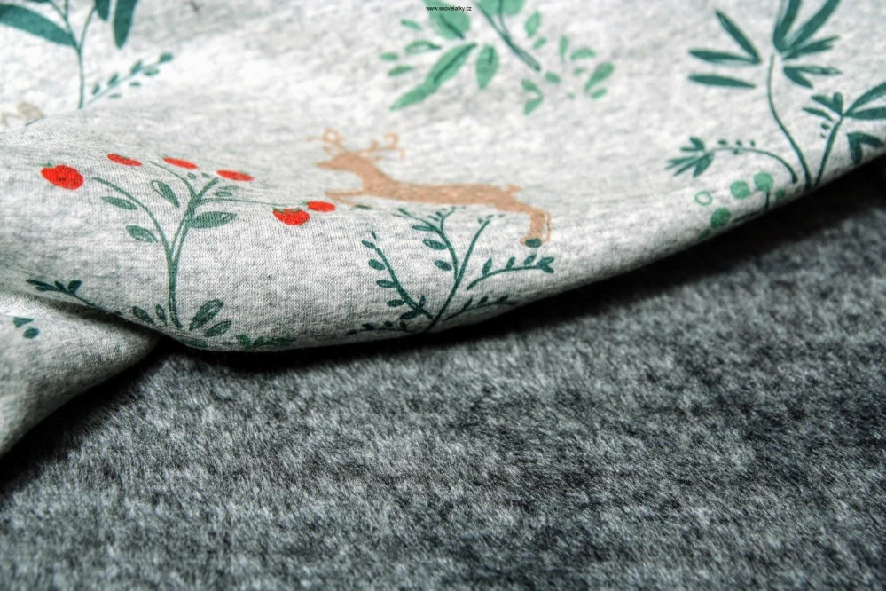 Warmkeeper jelen na šedém melé