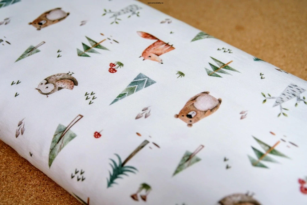 Úplet potisk lesní žvířátka na světlé