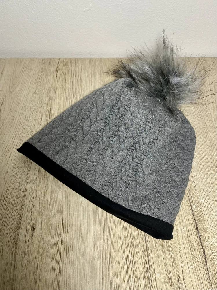 Čepice s bambulí vel.50 tmavě šedá