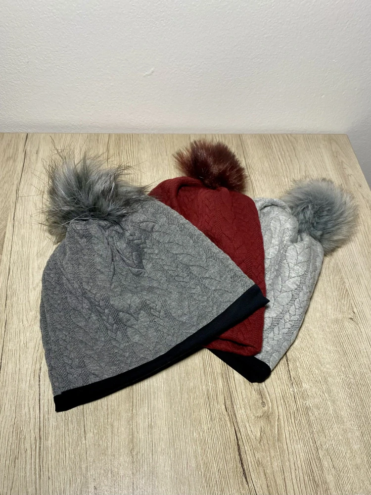 Čepice s bambulí vel.52 sv. šedá