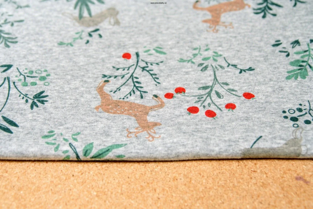 Warmkeeper jelen na šedém melé