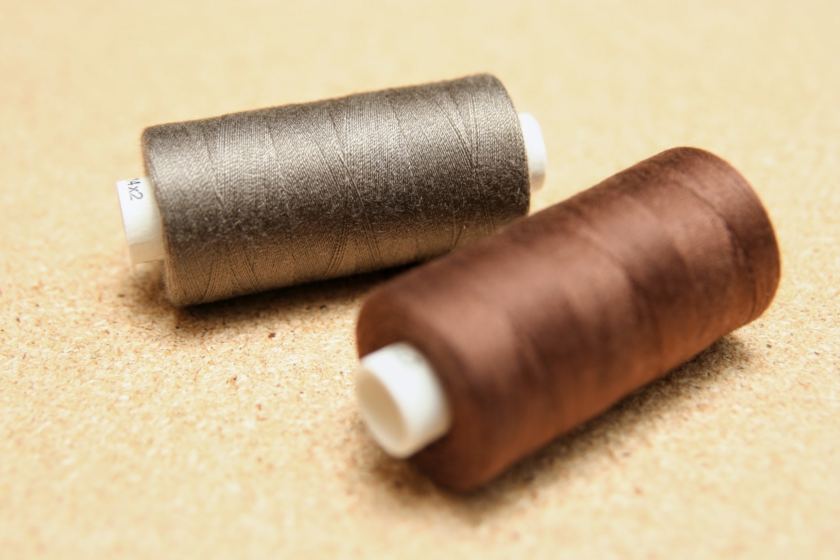 Nitě Hagal - hnědá 500m (14x2)