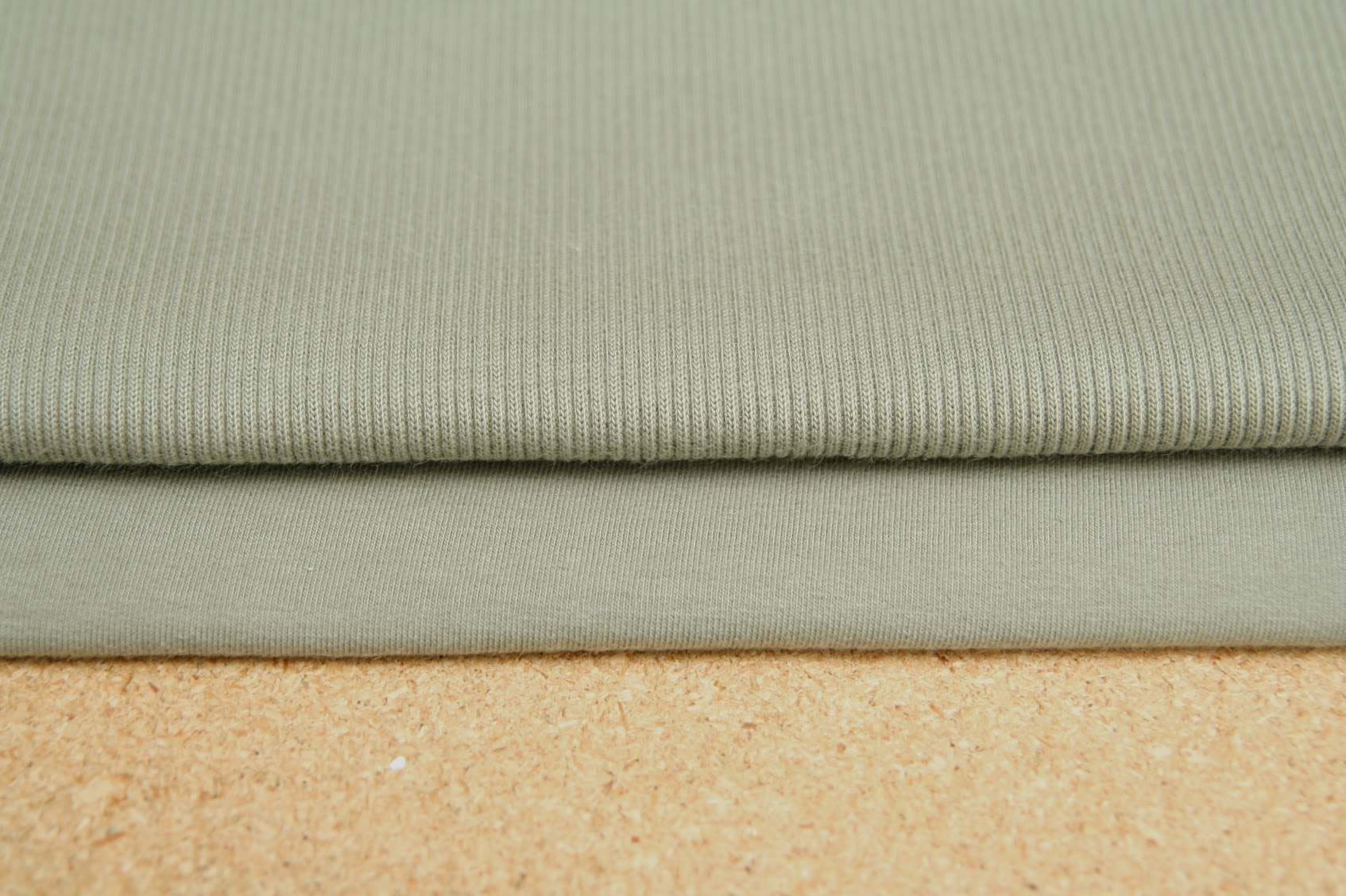 Úplet jednobarevný šedá oliva 200g #33