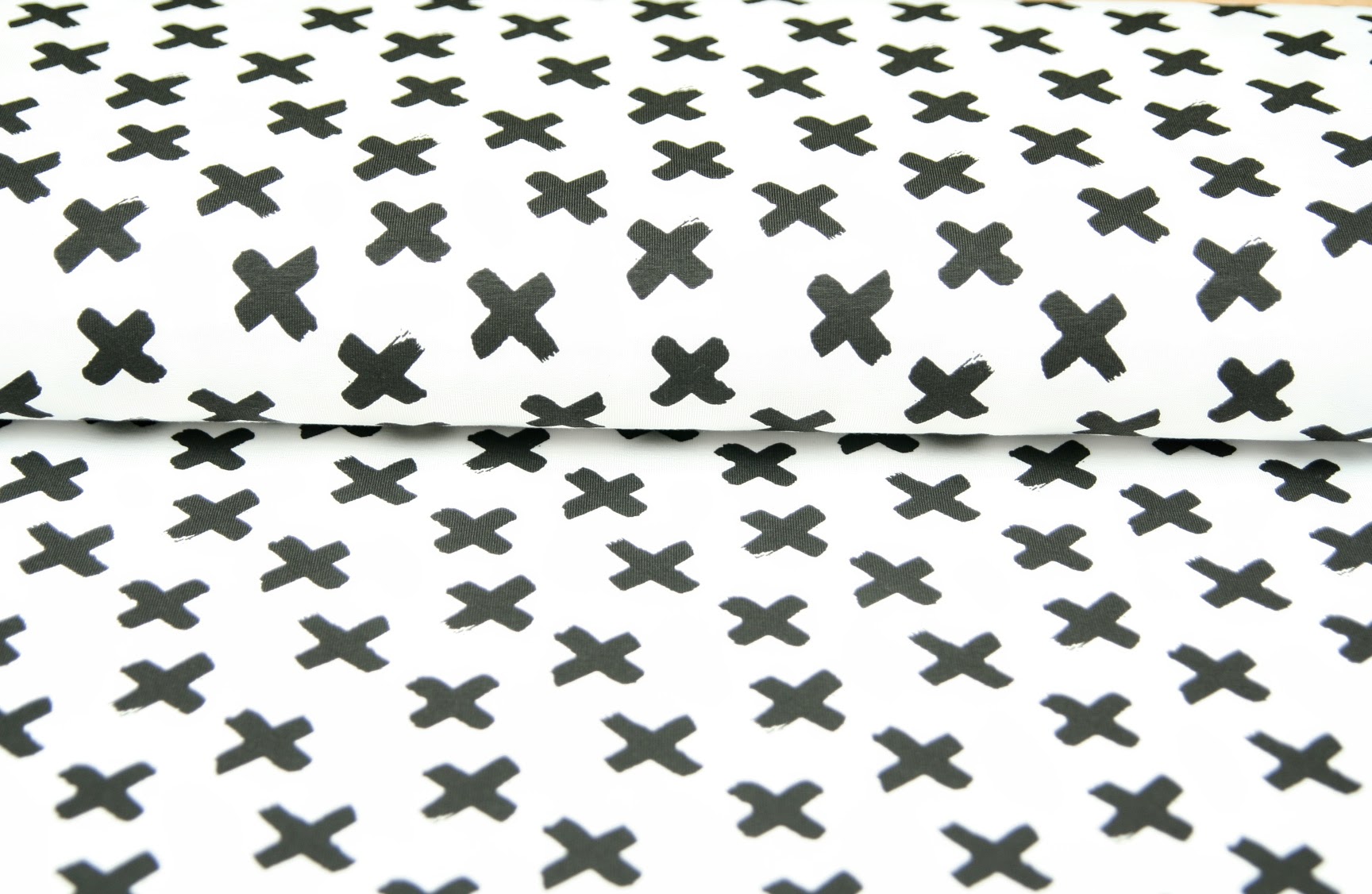 Úplet černé křížky na světlé