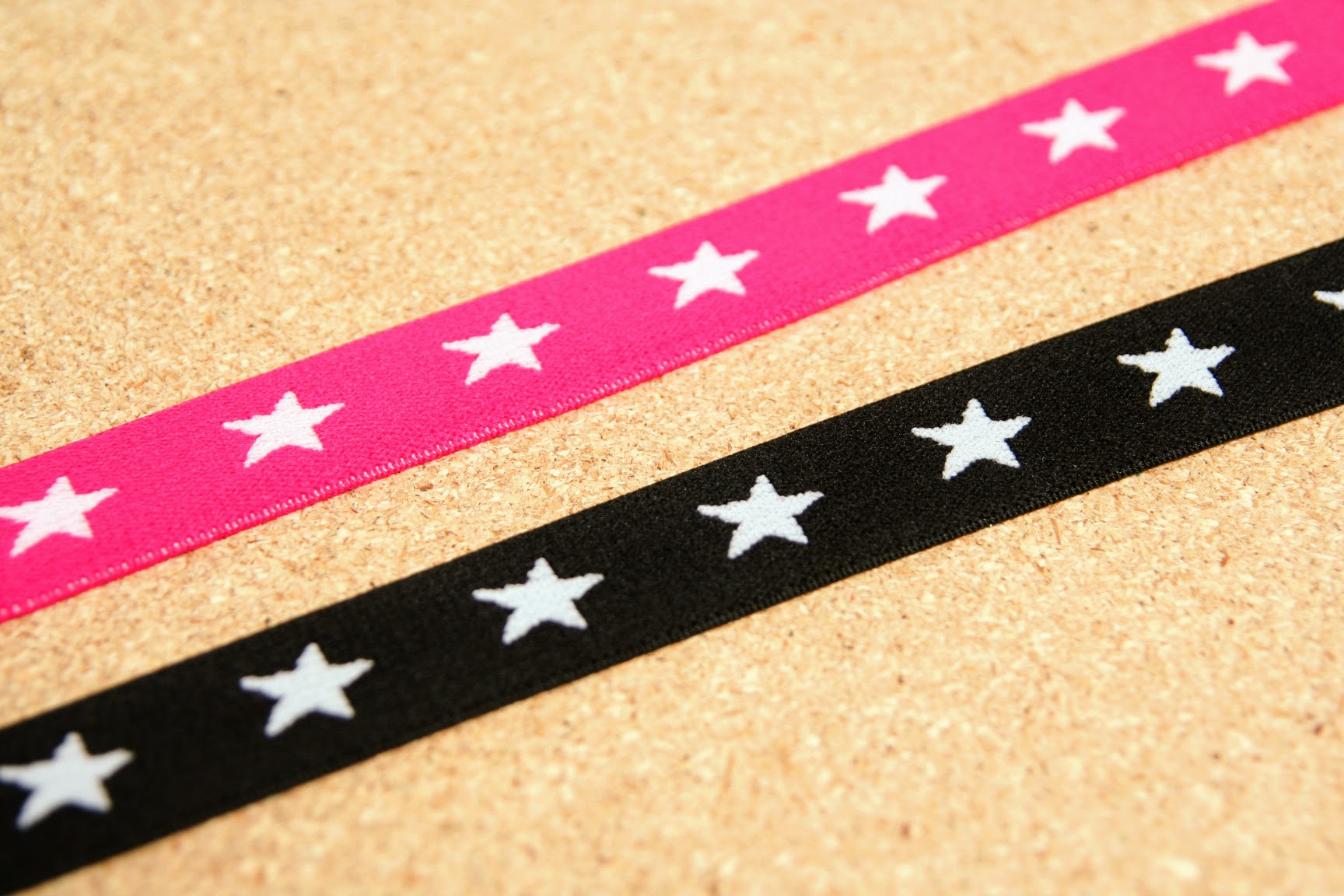 Pruženka s hvězdami růžová 20 mm