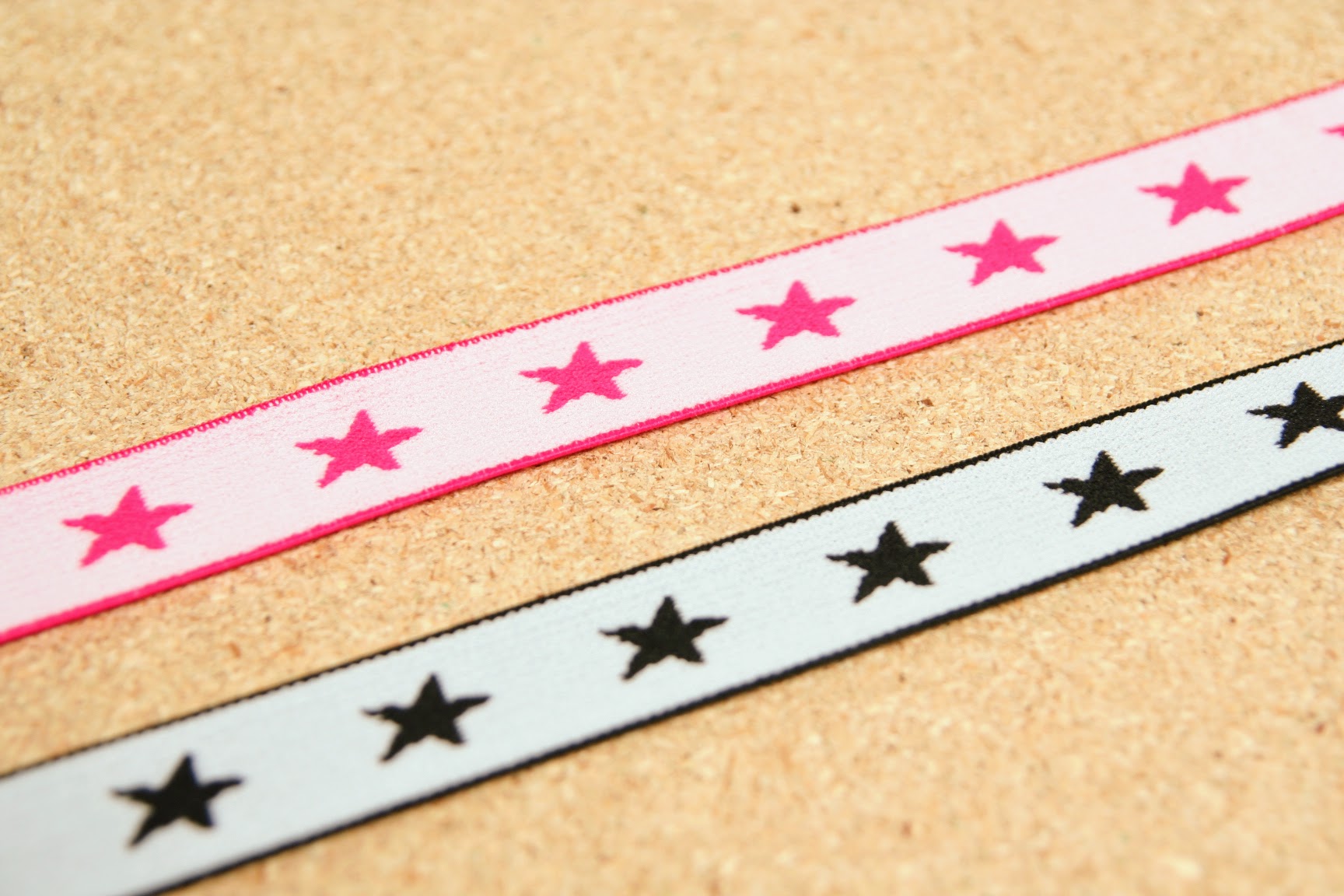 Pruženka s hvězdami růžová 20 mm