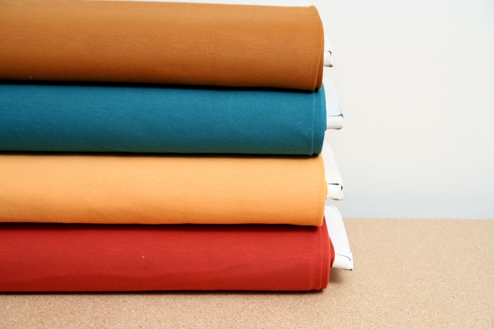 Jednobarevný úplet hořčicový 210 g - ZBYTEK