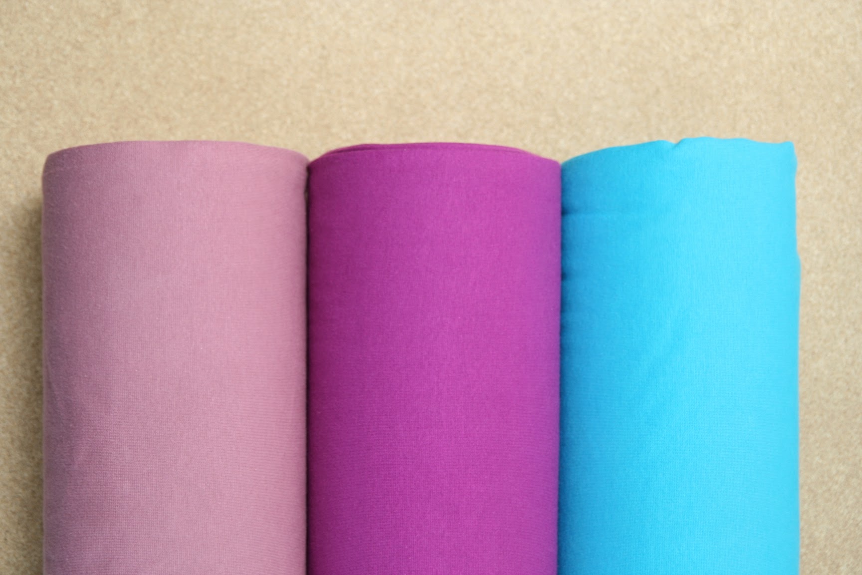 Náplet jednobarevný amarantový 280 g