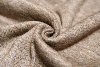 Svetrovina taupová melé