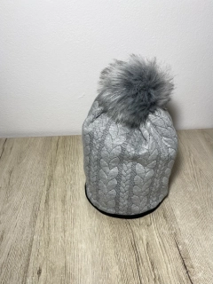 Čepice s bambulí vel.52 sv. šedá