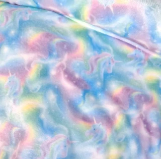 🦄 Polar fleece – Kouzelní jednorožci s duhou 🌈
