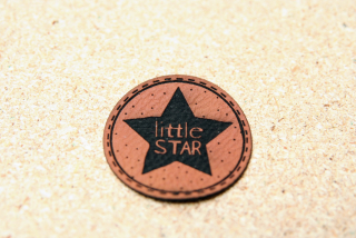 Koženkový štítek na oblečení Hvězda little STAR 40mm