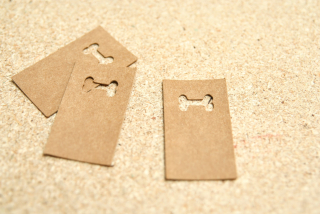 Štítek na oblečeni kostička 25mm x 45mm