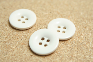 Knoflík bílý 25mm