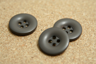 Knoflík šedý tmavý 24mm